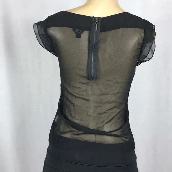 Guess Size Small Sheer Ruffle Zipper Closure Top. Preloved - Picture 4 of 6